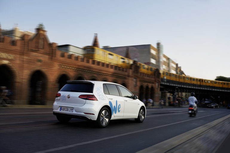 Volkswagen откроет каршеринг электромобилей "We Share" в Берлине во втором квартале 2019 года, годом позже сервис запустят в Европе и США