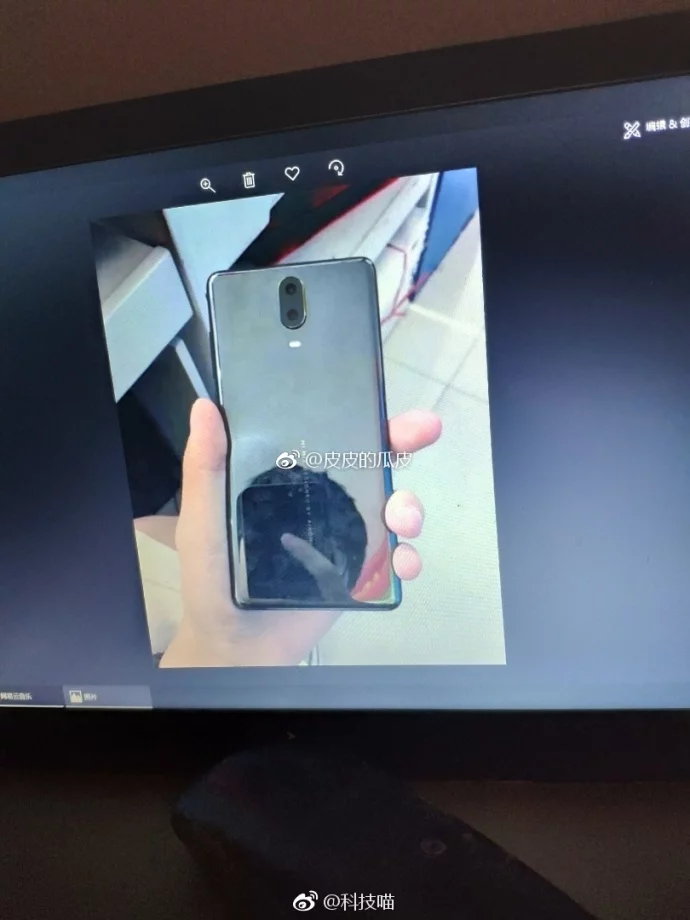 Обновлено: На новом изображении у смартфона Xiaomi Mi Mix 3 видна широкая рамка над экраном