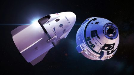 Первый полет пилотируемого корабля SpaceX Crew Dragon тоже перенесли на несколько месяцев