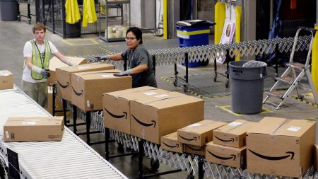 Amazon нанимает людей для написания постов в Twitter о преимуществах работы на складах компании