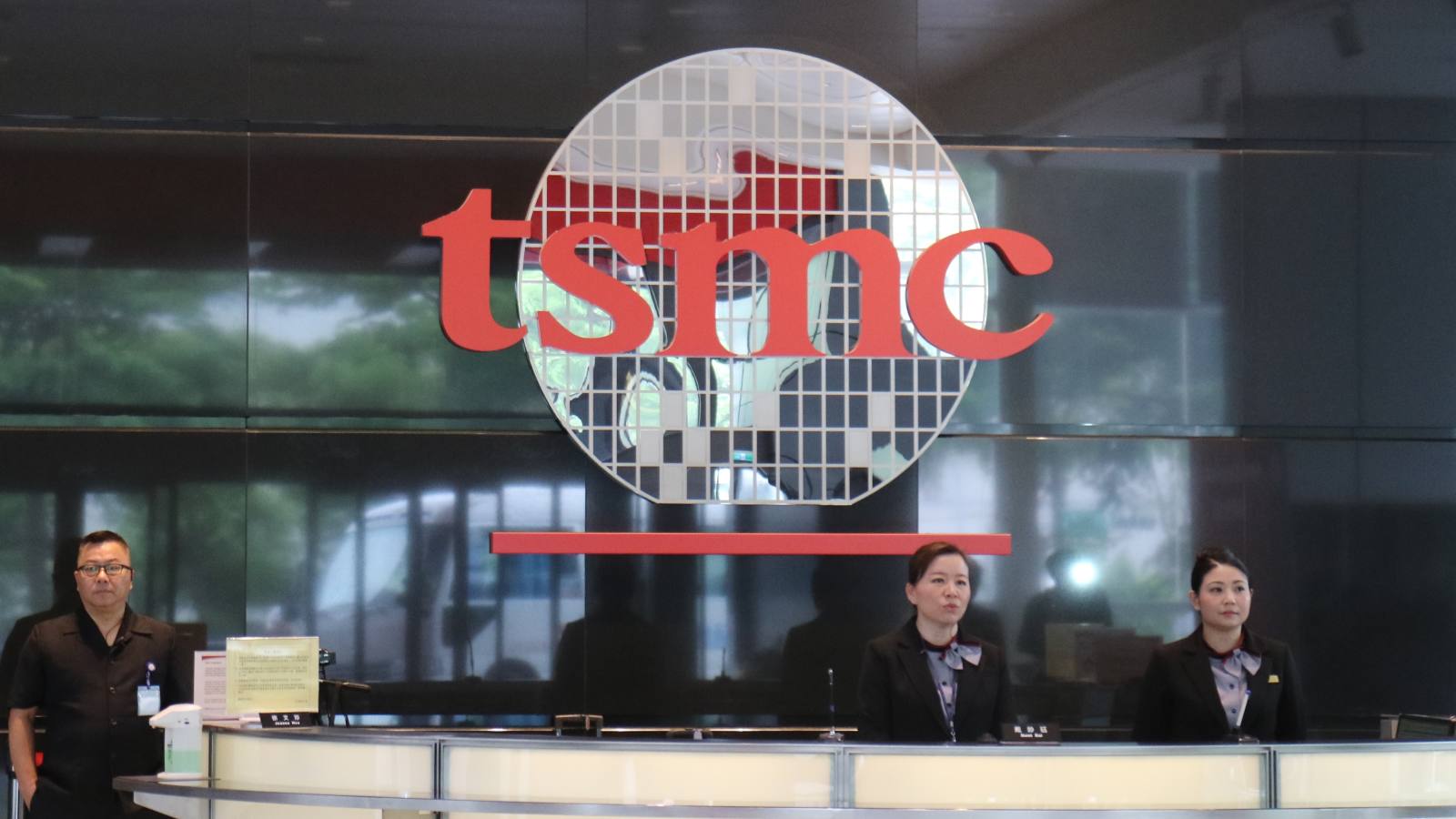 Заражение вирусом привело к остановке производства на заводах TSMC – единственного поставщика чипов для iPhone