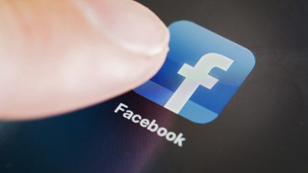 Опрос: за последний год каждый четвёртый американец удалил приложение Facebook со смартфона