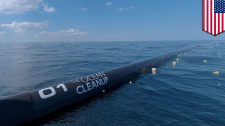 Компания Ocean Cleanup запустила установку по сбору пластикового мусора в Тихом океане