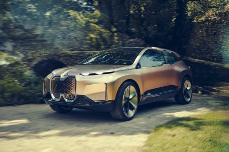 Концепт флагманского электрокроссовера BMW Vision iNEXT представлен официально, серийная версия выйдет на рынок в 2021 году