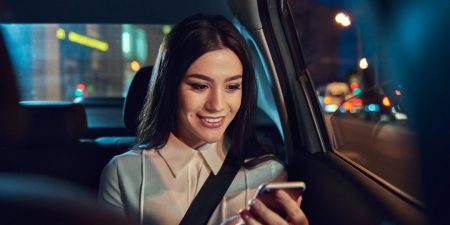 Uber поднимает безопасность пассажиров и водителей на новый уровень