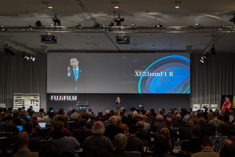 Fujifilm показала первую в мире 100-мегапиксельную среднеформатную беззеркальную камеру и объектив с диафрагмой f/1 и автофокусом (тоже первый в своем роде)