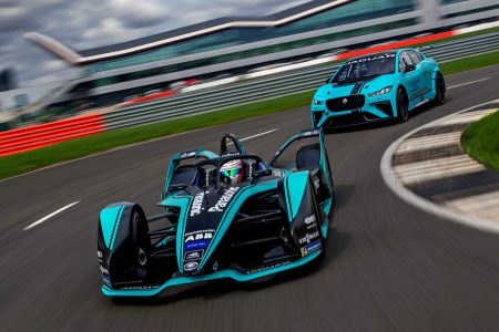 Команда Panasonic Jaguar Racing представила новый болид Formula E с батареей на 52 кВтч