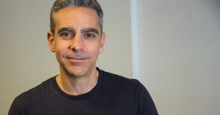 Вице-президент Facebook Дэвид Маркус ответил Брайану Эктону: «Критиковать компанию, которая сделала вас миллиардером, низко»