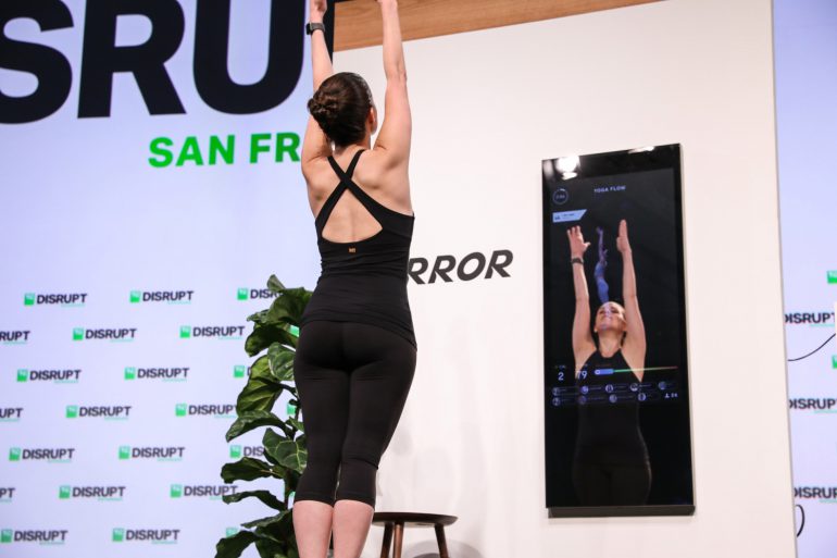 Mirror - умное зеркало для занятий фитнесом от американского стартапа