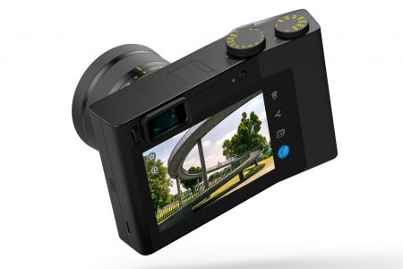 Полнокадровая камера Zeiss ZX1 получила сравнительно компактный корпус и встроенный редактор Adobe Lightroom