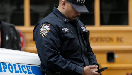 Американские полицейские просят не писать им в Facebook в случае ЧП, а сразу набирать 911