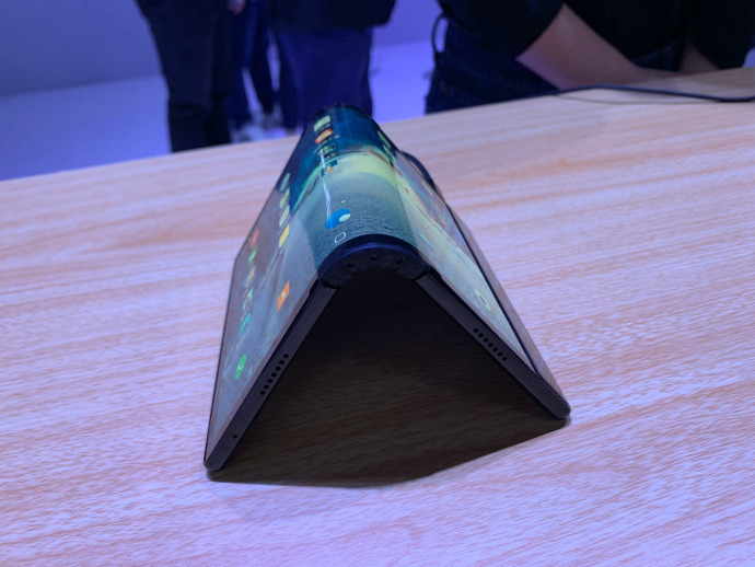 Будущее наступило. Представлен FlexPai – первый в мире складной смартфон с гибким экраном стоимостью от $1290