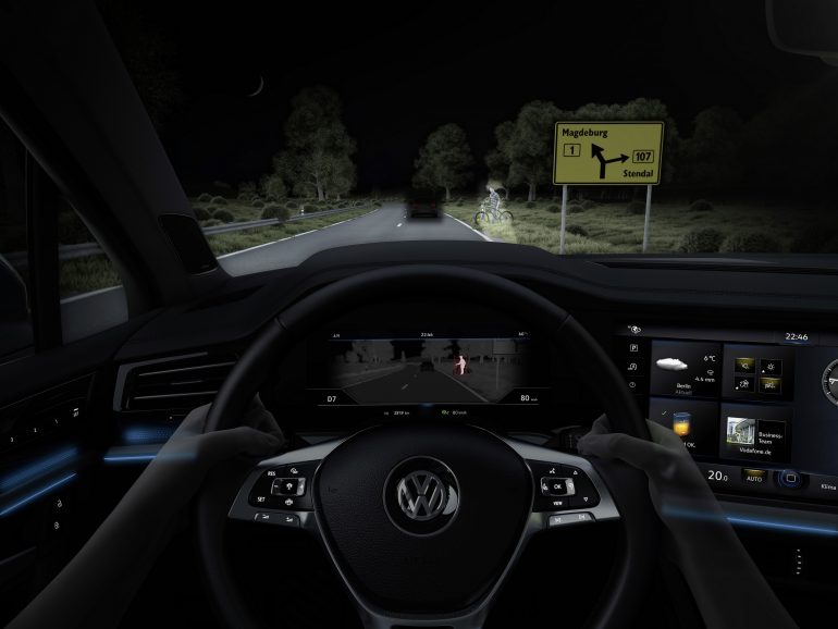 Volkswagen показал, на что способны интерактивные матричные фары следующего поколения [фотогалерея]