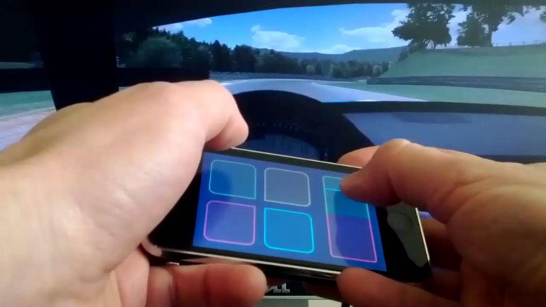 Ford запатентовал способ управления беспилотным автомобилем с помощью смартфона, который превращается в "виртуальный руль" из автосимулятора