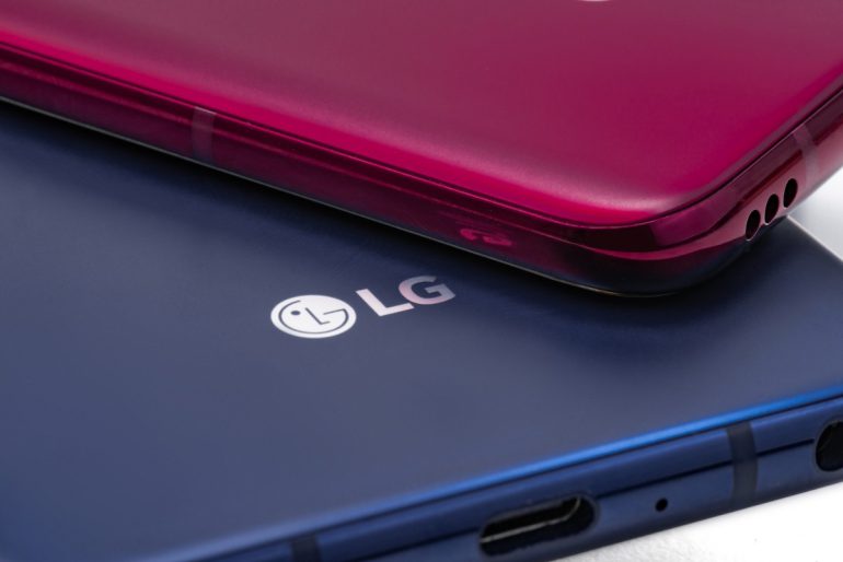 Флагманский смартфон LG V40 ThinQ с пятью камерами и 6,4-дюймовым экраном представлен официально
