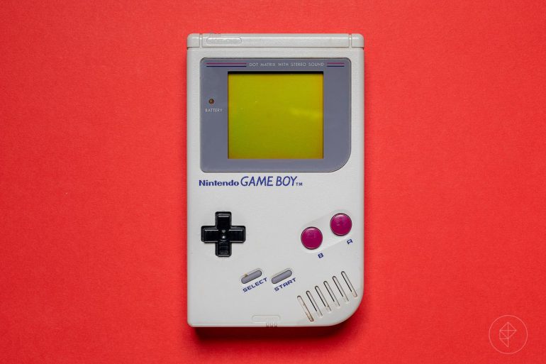 Nintendo запатентовала чехол, который превращает любой смартфон в классическую консоль Game Boy с аппаратными органами управления