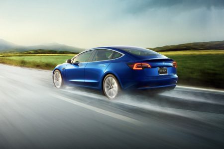 Tesla скорректировала цены на электромобили Tesla Model 3: начальная версия подорожала на $1000, средняя — подешевела на ту же сумму