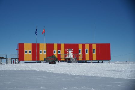 Китай построит первый регулярный аэропорт в Антарктиде