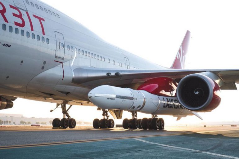 Virgin Orbit прикрепила ракету-носитель LauncherOne к модифицированному Boeing 747