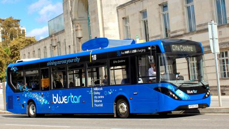 В Британии появился автобус, очищающий воздух