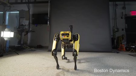 На видео с танцами робота-собаки Boston Dynamics SpotMini наложили песню «Sexy Back» Джастина Тимберлейка. Танцы стали… жутко неприличными