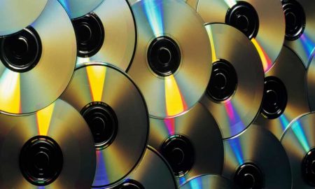 17-летняя американка спросила в Twitter, как записываются компакт-диски. Старыми себя почувствовали даже миллениалы, которым еще нет и 30 лет