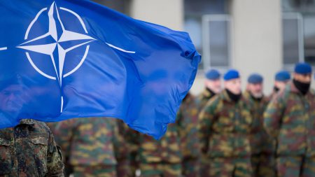 Генерал НАТО Андре Ланата призвал технологические стартапы к сотрудничеству