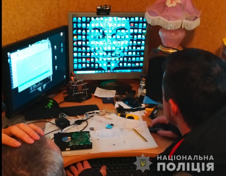 Киберполиция выявила украинского хакера, инфицировавшего компьютеры более чем в 50 странах мира