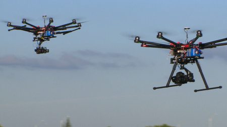 DARPA научило стаю дронов выполнять задания без связи и GPS