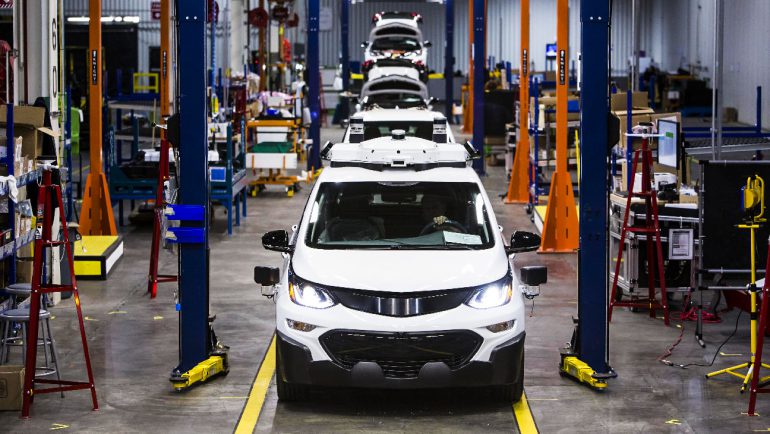 General Motors значительно сокращает рабочие места и объемы производства в США