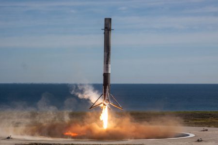 SpaceX впервые не смогла  контролируемо посадить первую ступень Falcon 9 на сушу из-за поломки одного из аэродинамических рулей