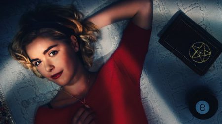 Netflix продлил сериал «Леденящие душу приключения Сабрины» сразу на третий и четвертый сезон (и это при том, что второй сезон еще не вышел)