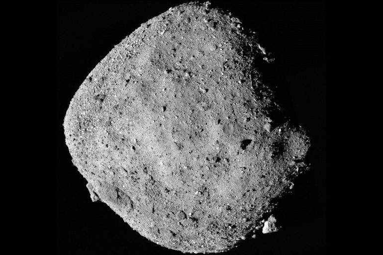 NASA оприлюднило перше фото зразків астероїда Бенну з основного «сховища‎» OSIRIS-REx