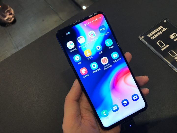 Samsung официально анонсировала смартфон Galaxy A8s, оснащенный экраном Infinity-O с круглым вырезом под фронтальную камеру