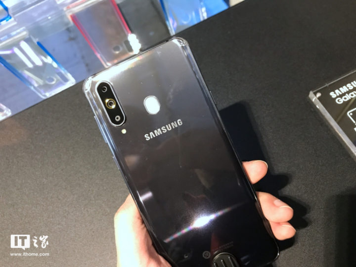 Samsung официально анонсировала смартфон Galaxy A8s, оснащенный экраном Infinity-O с круглым вырезом под фронтальную камеру