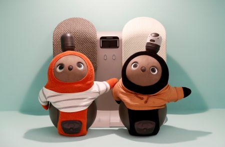 Японские инженеры представили «мимимишного» робота Lovot, предназначенного для эмоциональной поддержки