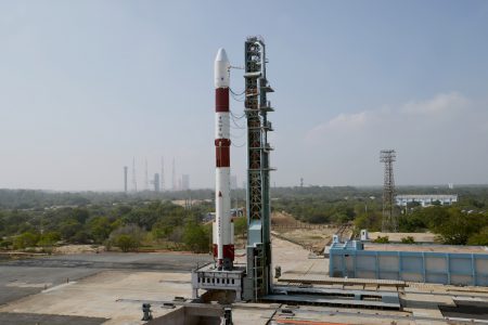 Индия вывела на орбиту самый легкий в мире спутник