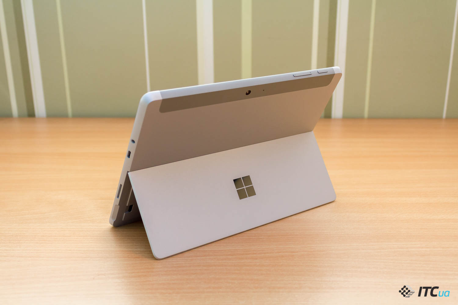 Surface Go — обзор планшета Microsoft