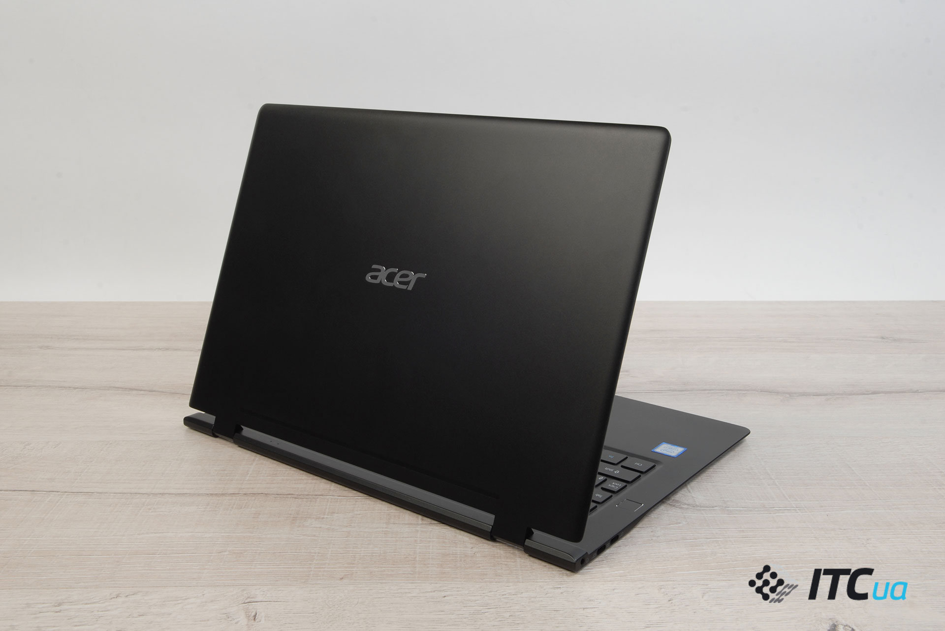 Обзор ультратонкого ноутбука Acer Swift 7 (2018)