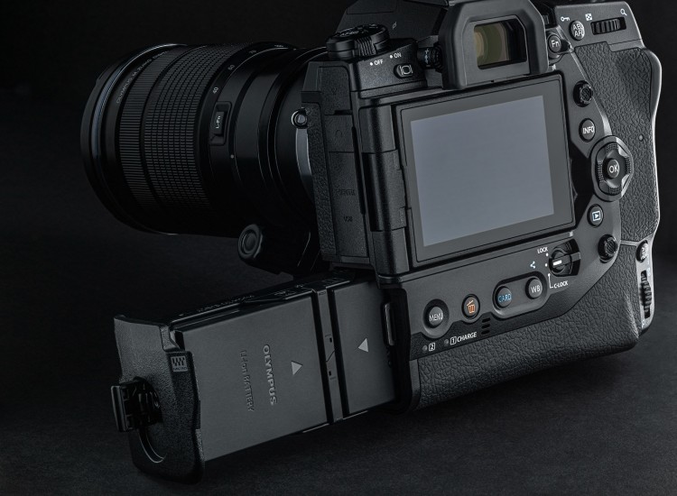 Olympus OM-D E-M1X – профессиональная камера стандарта Micro Four Thirds по цене $3000