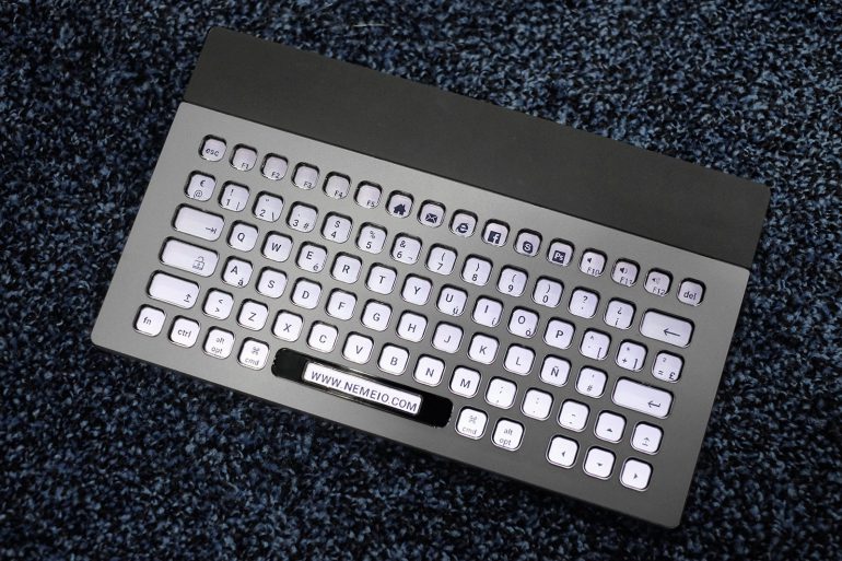 Nemeio Keyboard - клавиатура, каждая клавиша которой оснащена настраиваемым дисплеем на основе электронных чернил