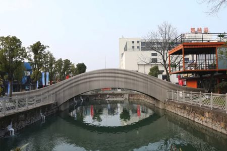 В Шанхае одновременно открыли два самых длинных в мире 3D-печатных моста (пластиковый и бетонный)