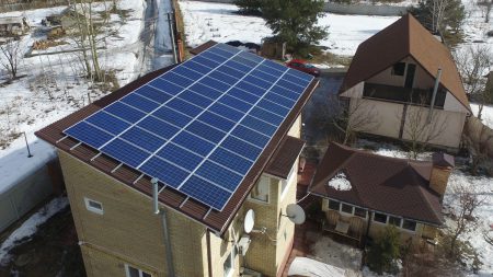 В 2018 году в Украине было установлено 4500 домашних солнечных станций, общее количество частных СЭС достигло 7500 штук (160 МВт)