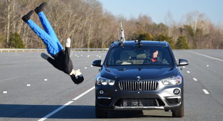 Институт дорожной безопасности IIHS провел тестирование систем автоматического торможения компактных кроссоверов, худший результат показал BMW X1 [видео]