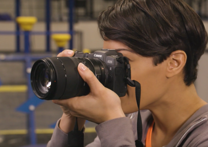 Canon анонсировала более доступную полнокадровую беззеркальную камеру EOS RP за $1300 и семь новых сменных объективов с байонетом RF