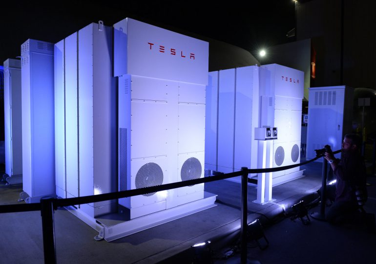 Сеть скоростных зарядок Electrify America будет использовать батареи Tesla Powerpack для уменьшения нагрузки на сеть и стоимости зарядки