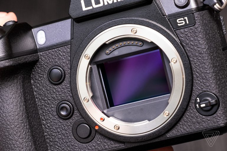 Panasonic анонсировала полнокадровые беззеркальные камеры Lumix S1 и Lumix S1R по цене от $2500