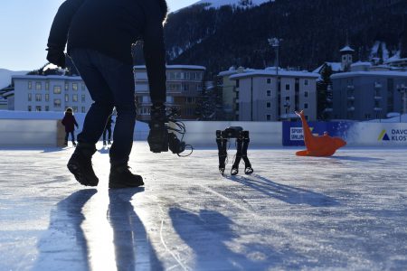 Skaterbot — робот, который научился кататься на коньках