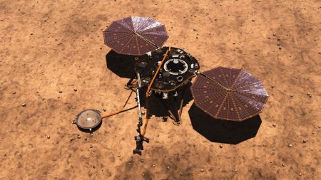 Зонд Insight начал передавать ежедневные метеосводки с Марса