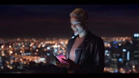 Видео дня: официальный рекламный ролик с участием новых смартфонов Samsung. На нем — Galaxy S10, модель с 5G и складной Galaxy F!